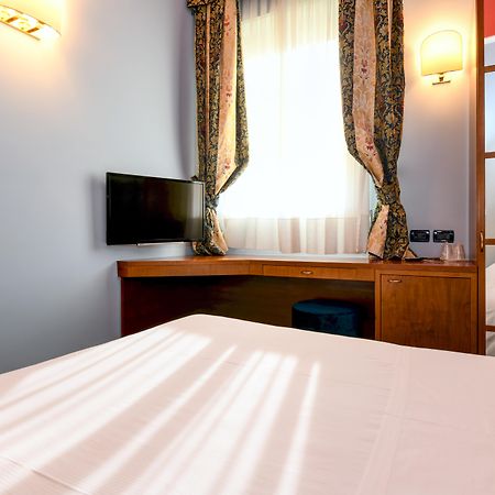 Hotel City Desenzano del Garda Esterno foto