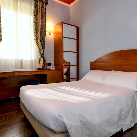 Hotel City Desenzano del Garda Esterno foto