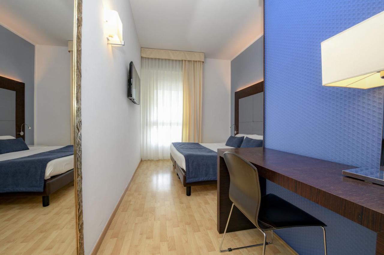 Hotel City Desenzano del Garda Esterno foto