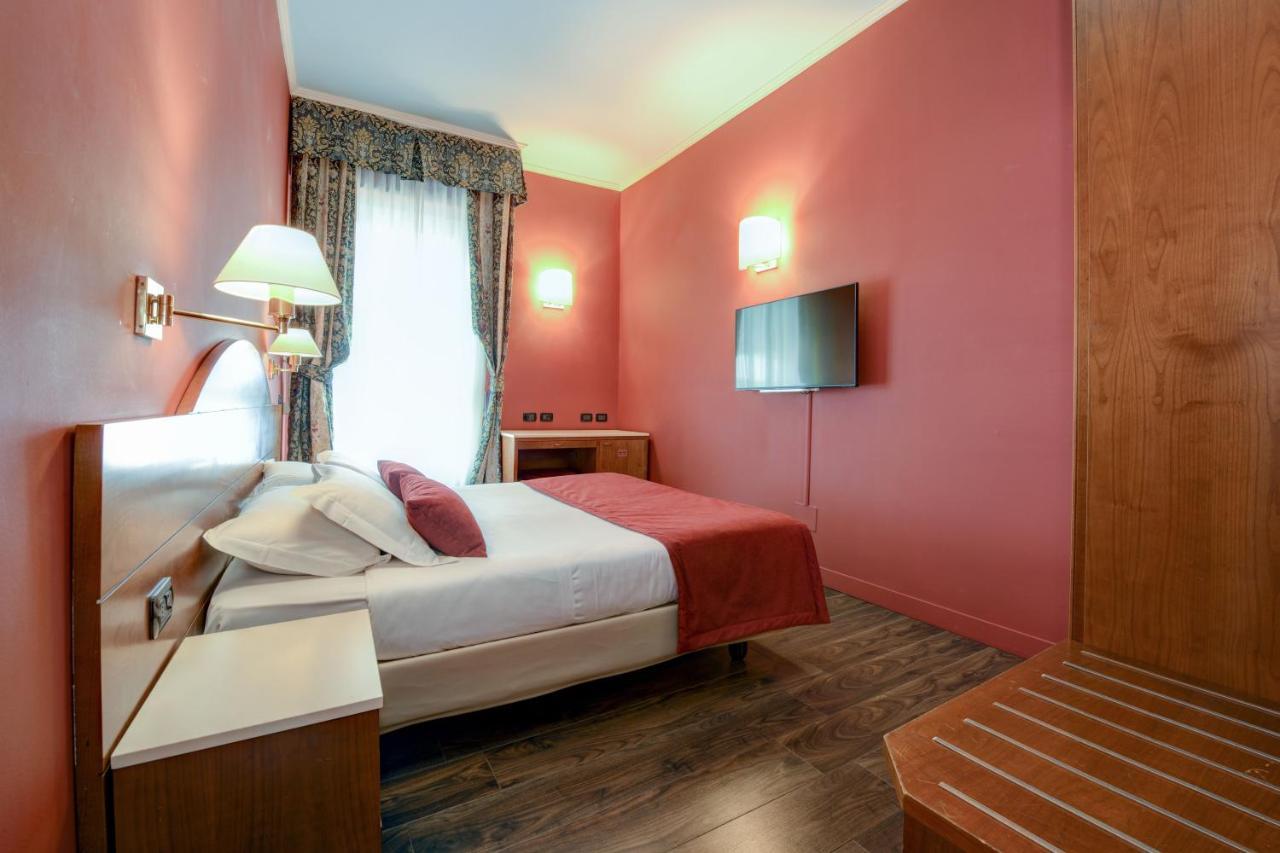Hotel City Desenzano del Garda Esterno foto
