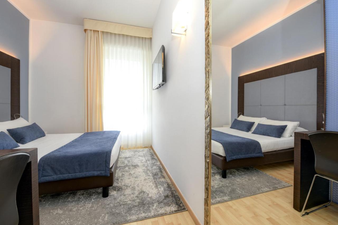 Hotel City Desenzano del Garda Esterno foto