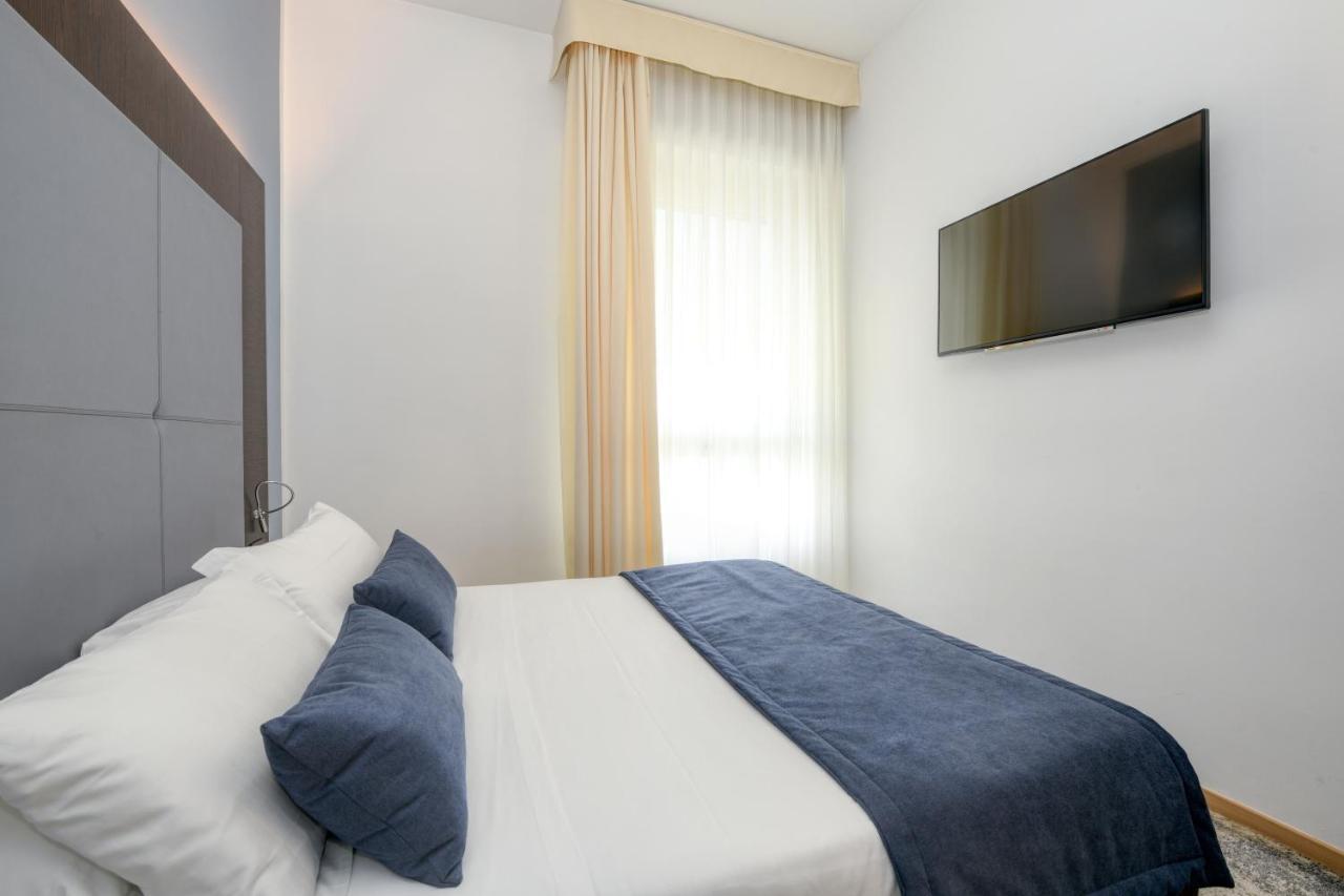 Hotel City Desenzano del Garda Esterno foto