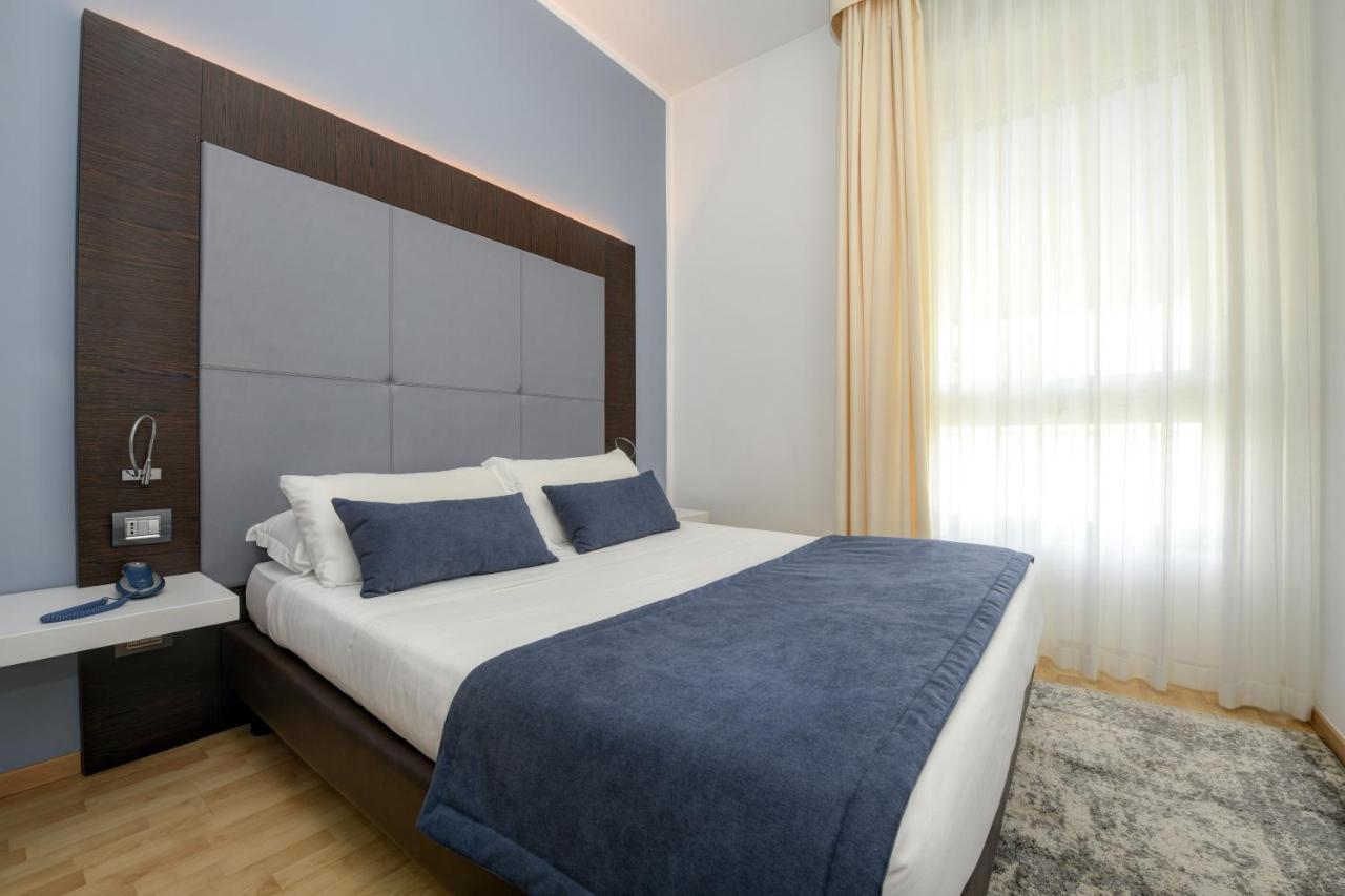 Hotel City Desenzano del Garda Esterno foto