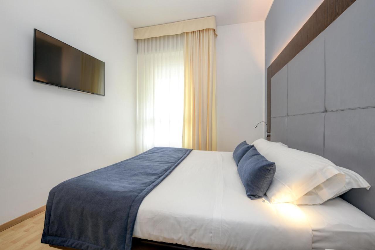 Hotel City Desenzano del Garda Esterno foto
