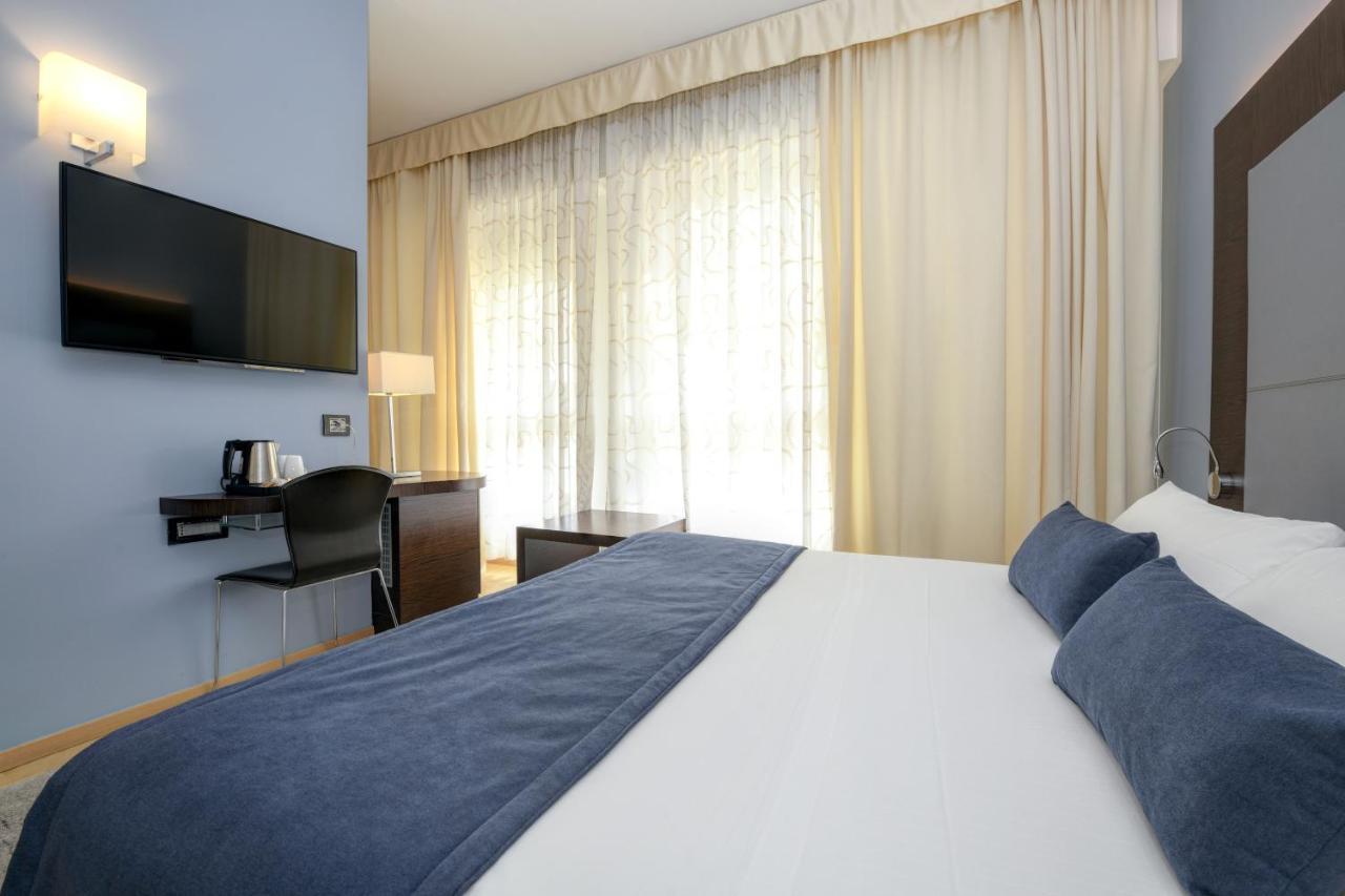 Hotel City Desenzano del Garda Esterno foto