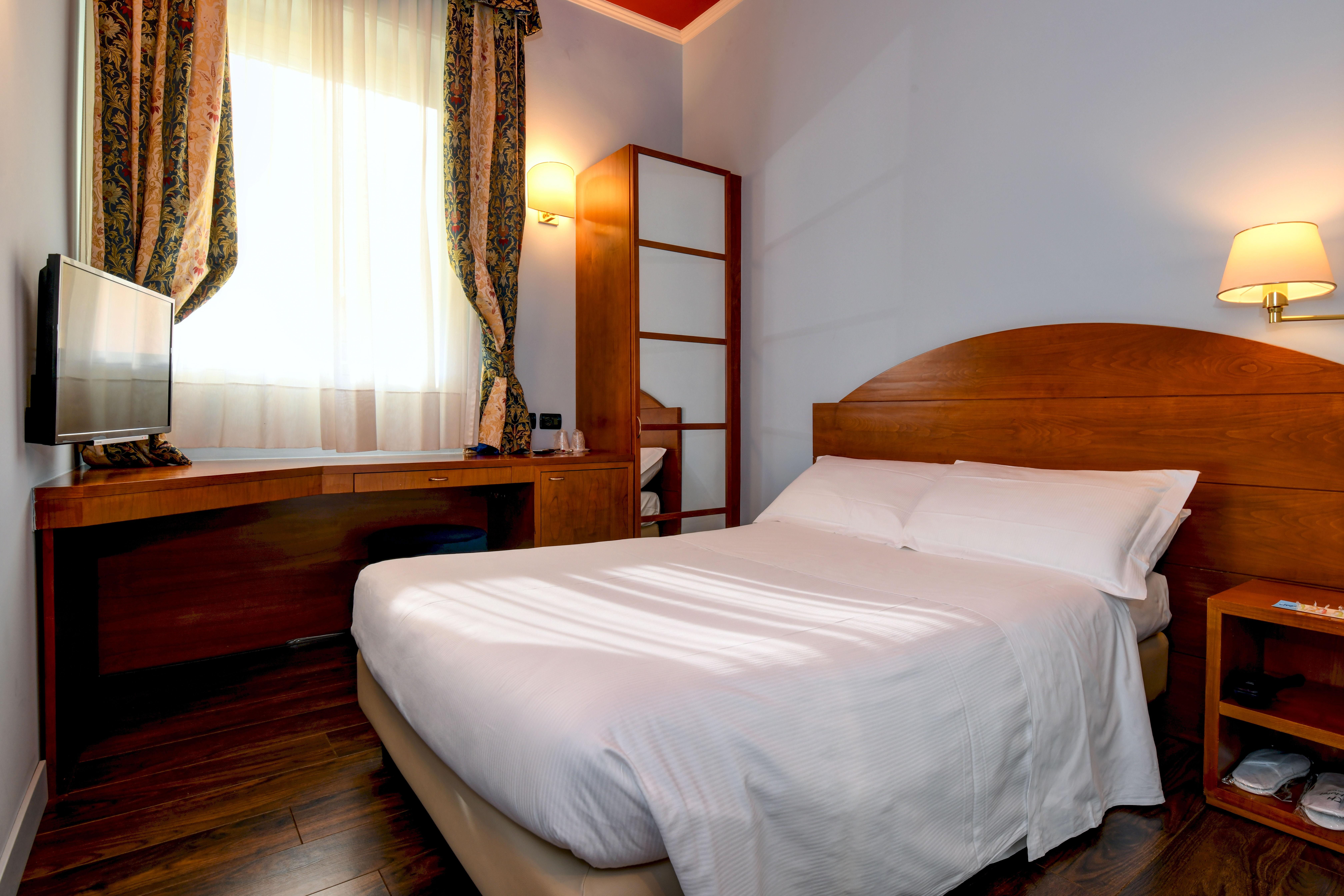 Hotel City Desenzano del Garda Esterno foto