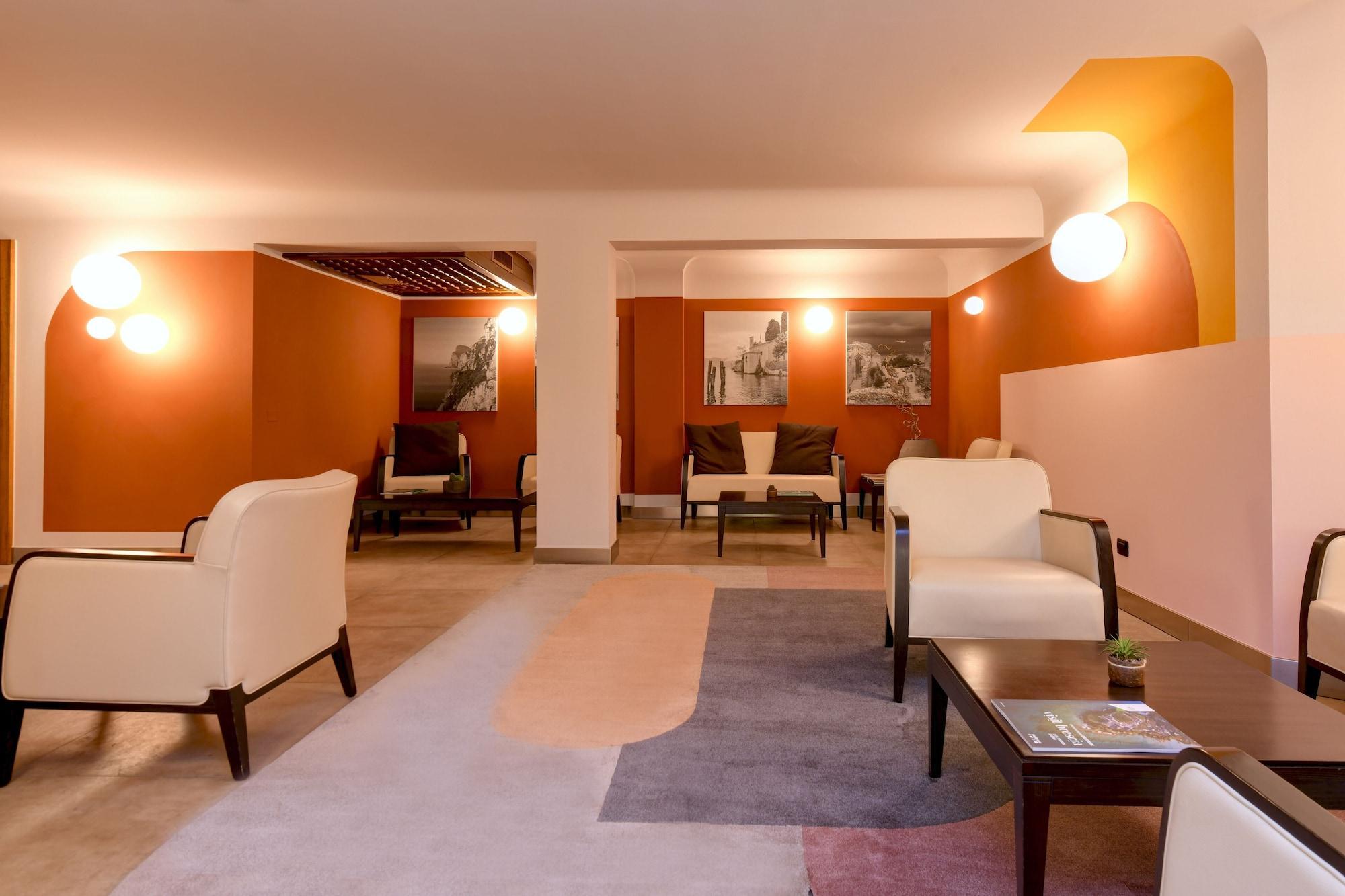 Hotel City Desenzano del Garda Esterno foto