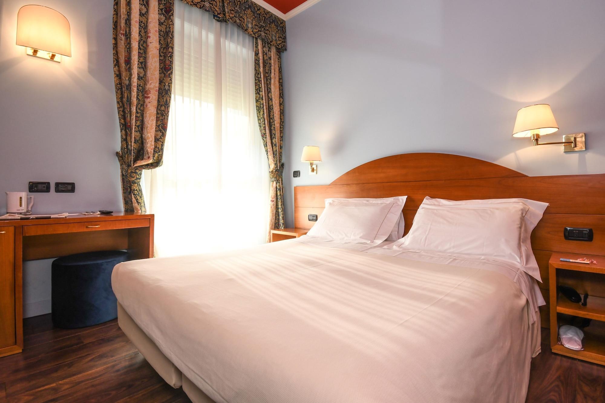 Hotel City Desenzano del Garda Esterno foto