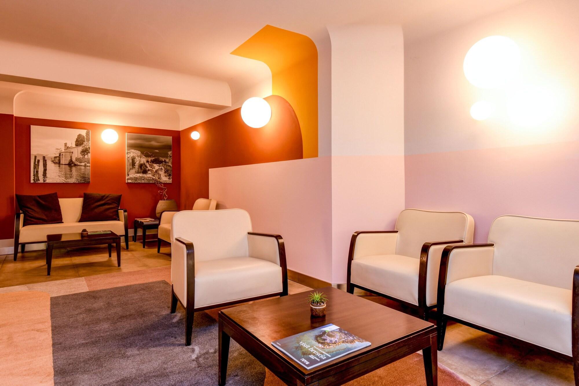 Hotel City Desenzano del Garda Esterno foto