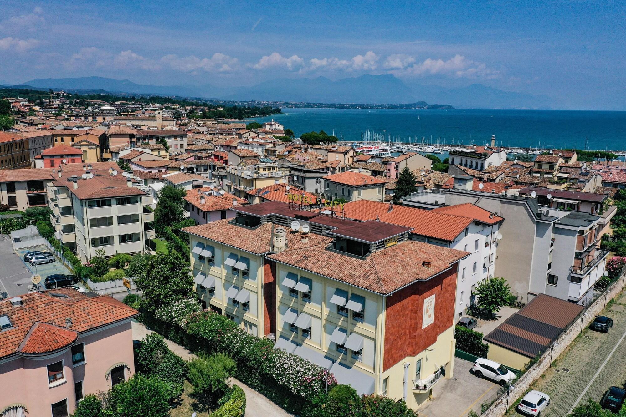 Hotel City Desenzano del Garda Esterno foto