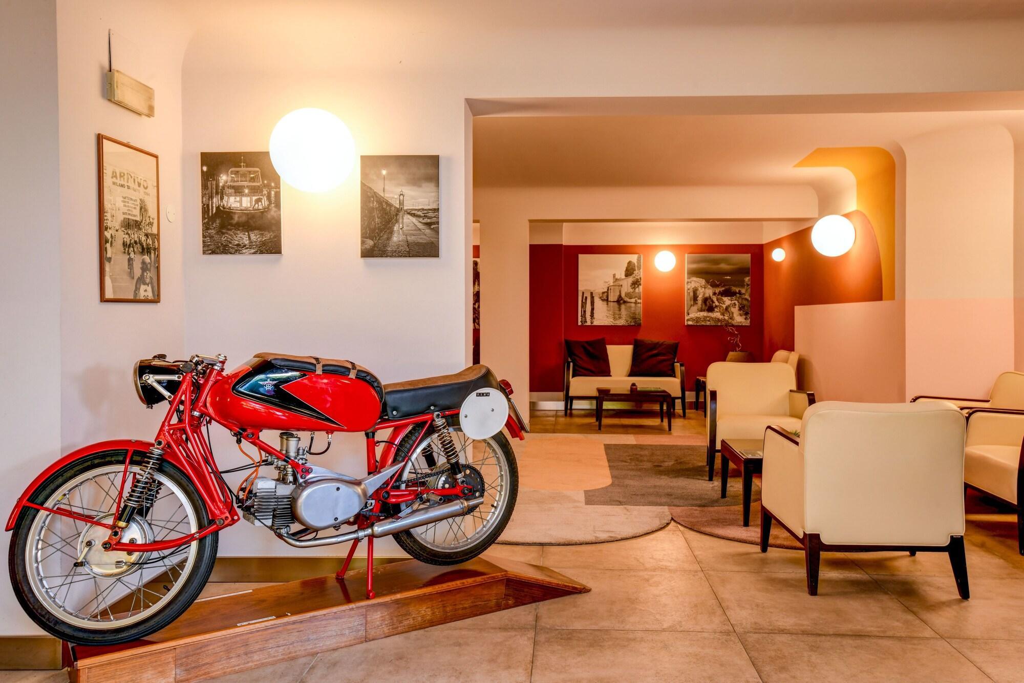 Hotel City Desenzano del Garda Esterno foto