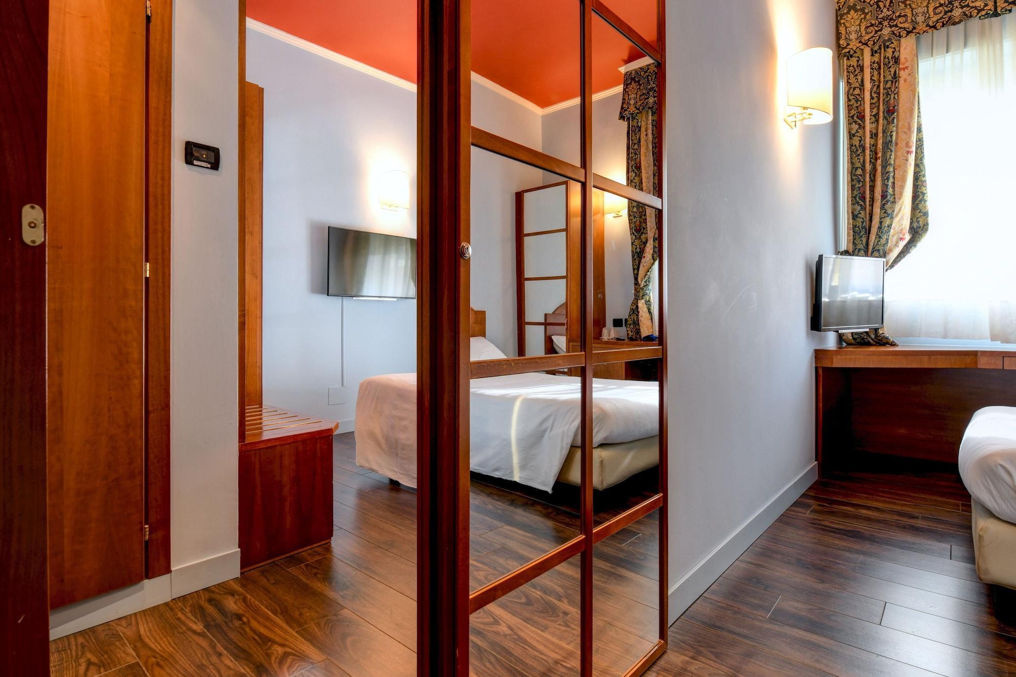 Hotel City Desenzano del Garda Esterno foto
