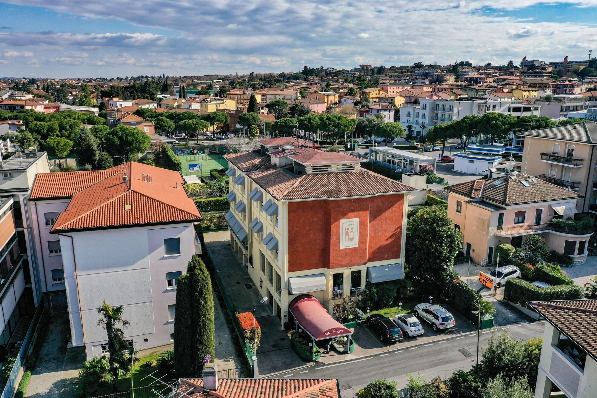 Hotel City Desenzano del Garda Esterno foto